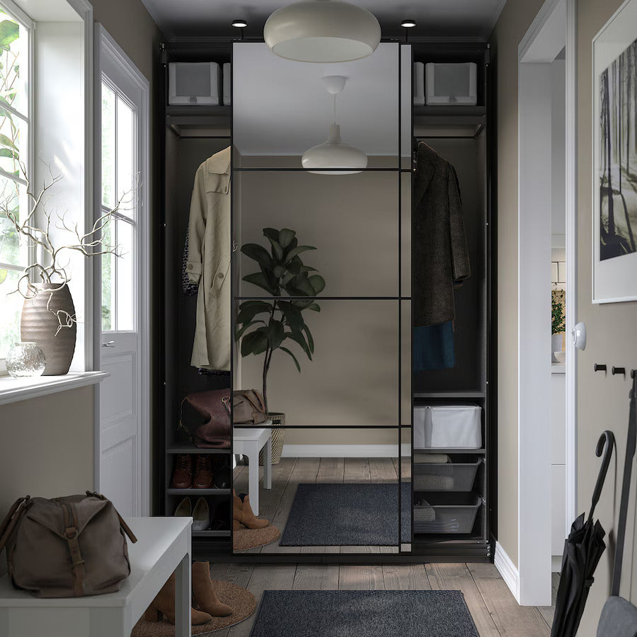 Armoire moderne avec portes coulissantes en miroir
