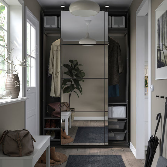 Armoire moderne avec portes coulissantes en miroir