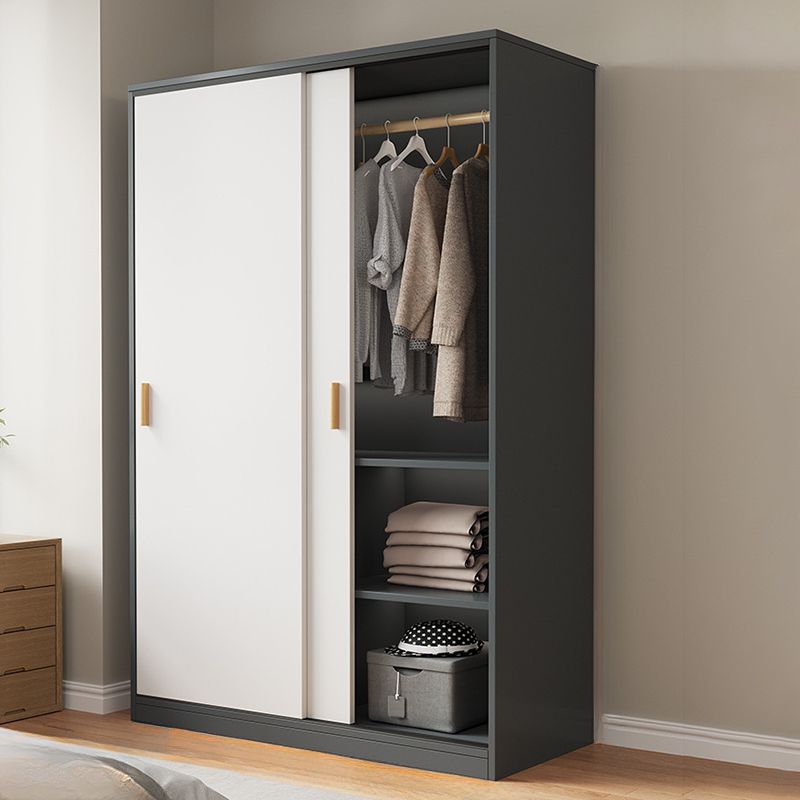 Armoire a portes coulissantes élégante et fonctionnelle