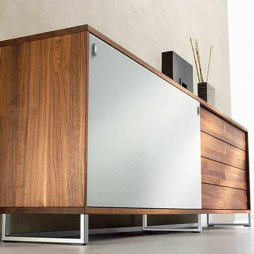Buffet moderne en bois avec portes coulissantes