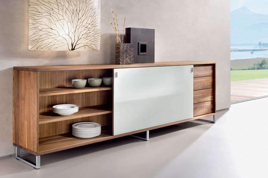 Buffet moderne en bois avec portes coulissantes