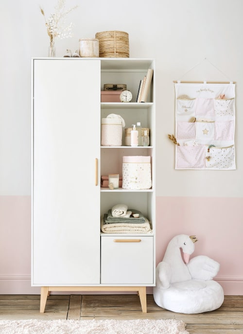 Armoire blanche moderne avec étagères